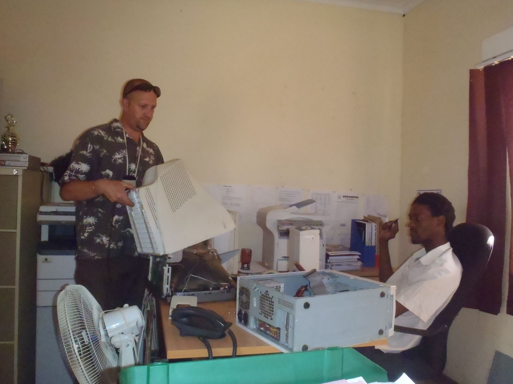 Brian and Sikhumbuzo working on a computer